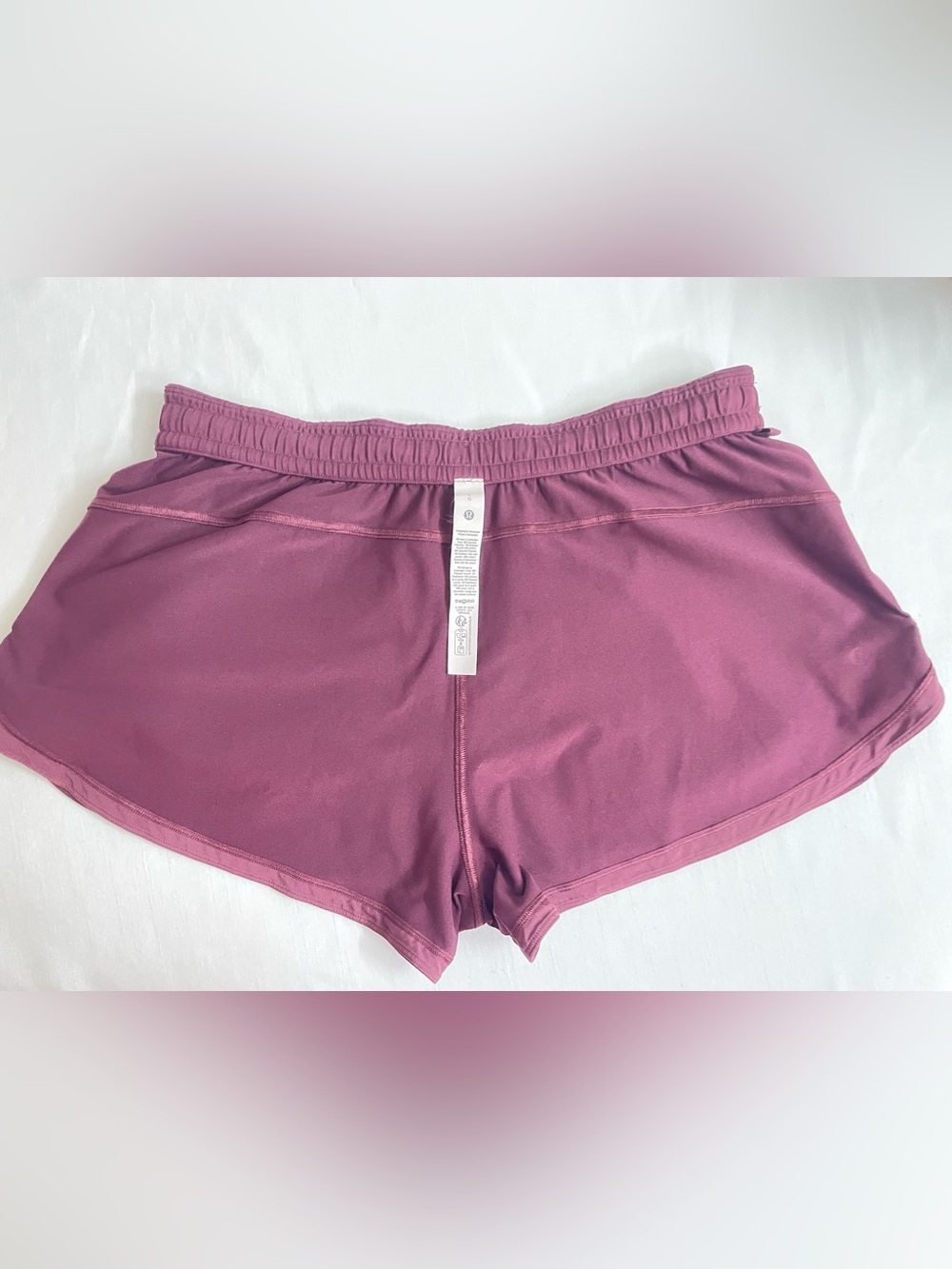 Lululemon Soft Jersey Mid-Rise Curved-Hem
Short 3" Women’s Size L (Garnet) - Picture 13 of 16